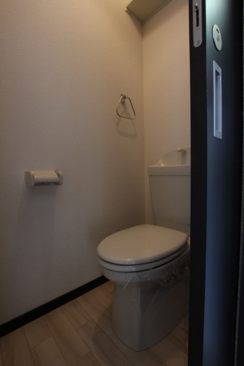 トイレは普通だがシャワートイレの設置も可能。
