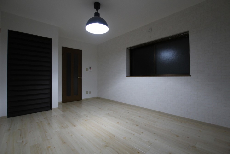 白ベースのお部屋は家具のデザインが合わせやすい。