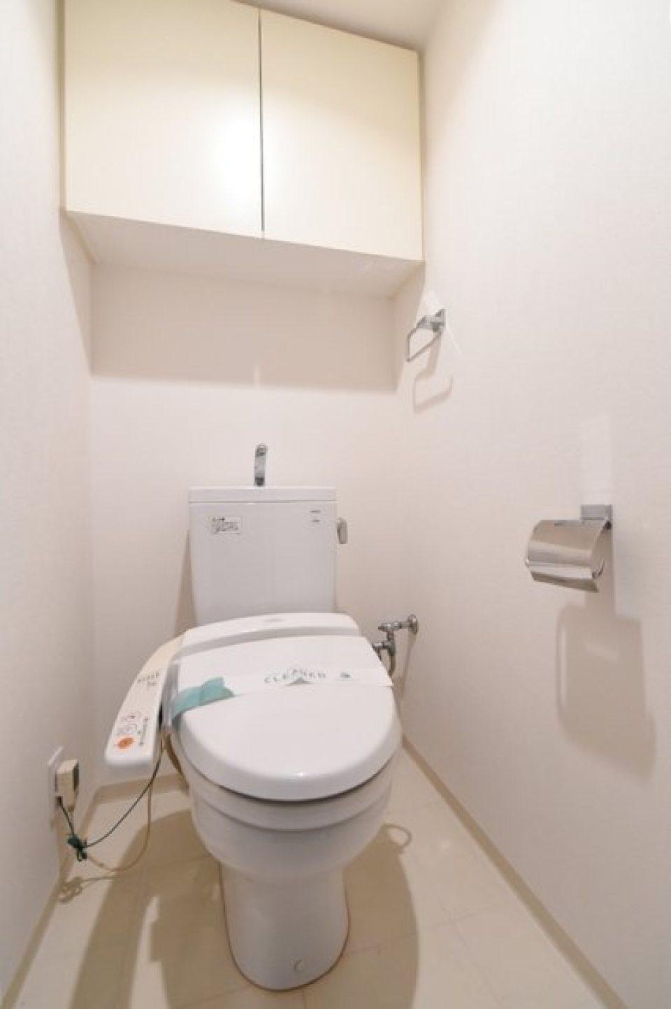 清潔感のあるトイレは収納棚がついています！