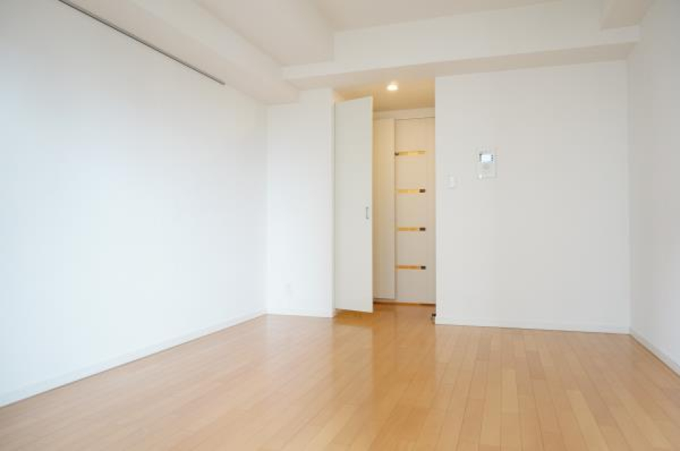 お部屋は壁が白いので、開放的に見えるのが特徴です。