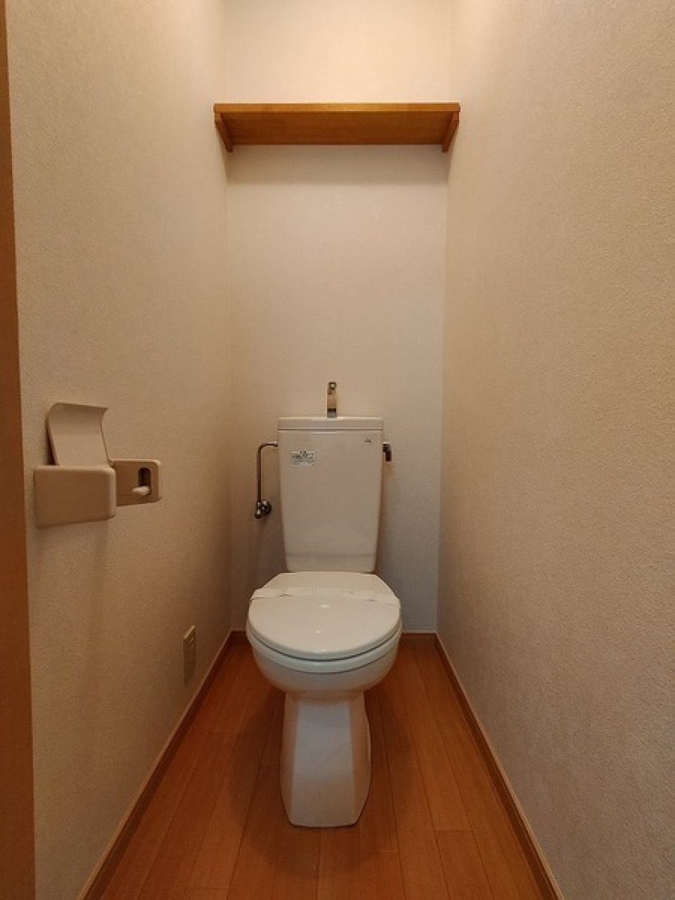 トイレです。シンプルな造りです。