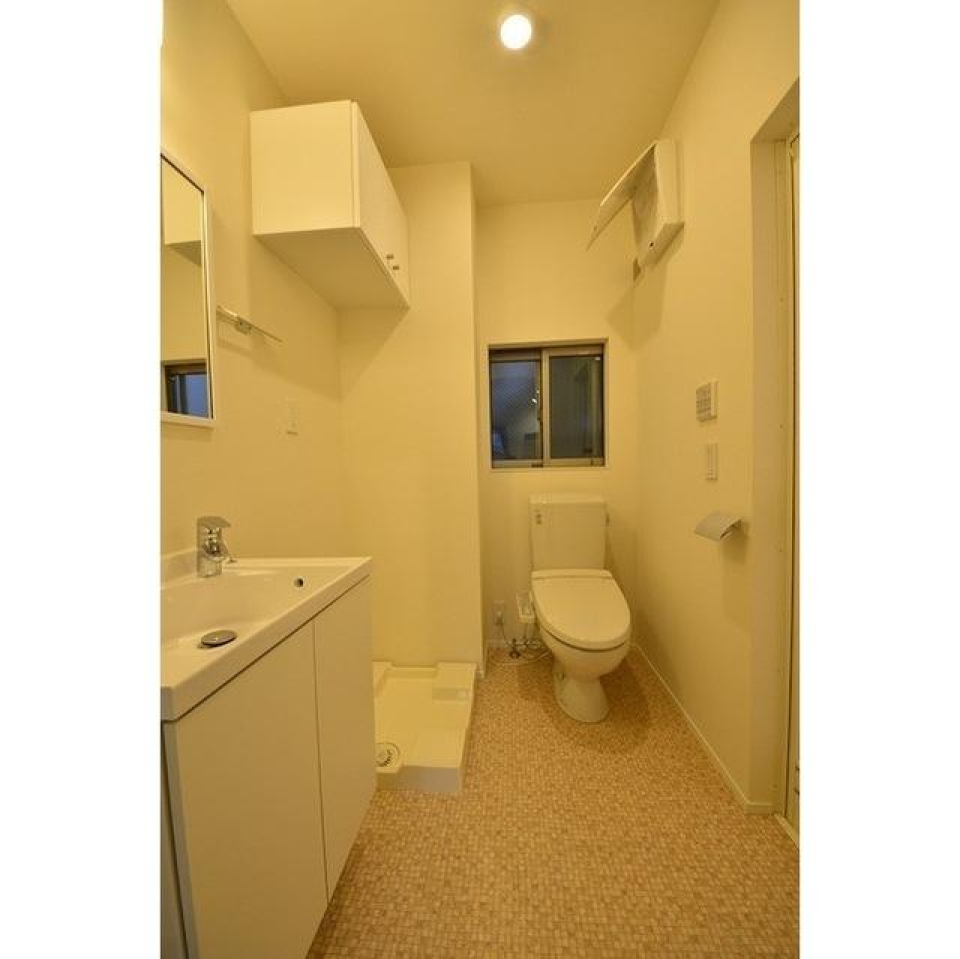 トイレと洗面台が同じ空間にあります。