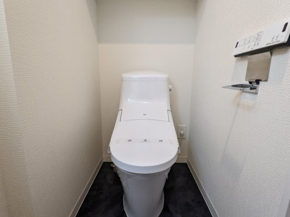 モダンでスッキリとしたトイレ。
※参考写真
