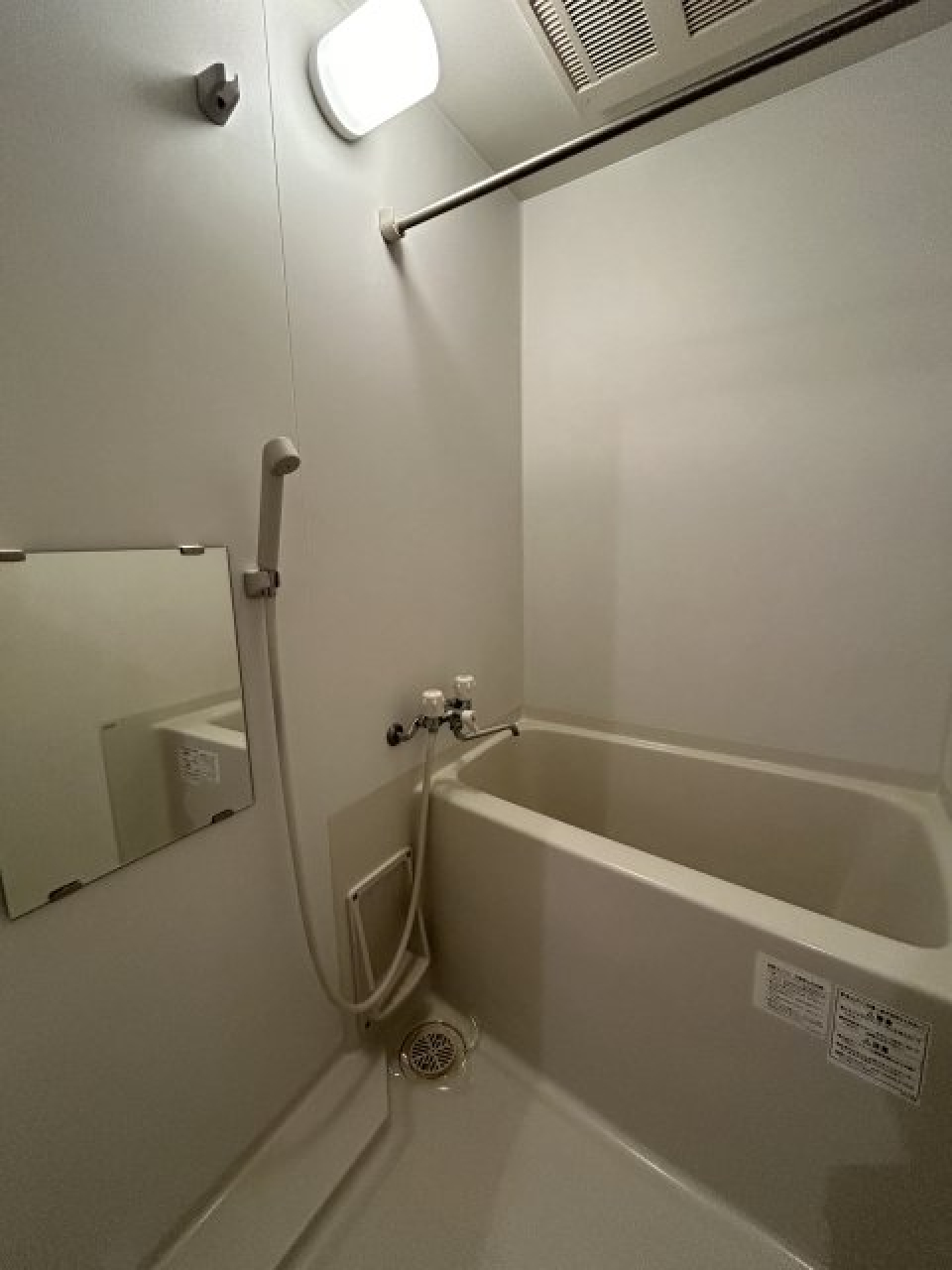 浴室乾燥機付きバスルームです。