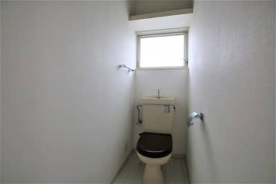 バイカラーのトイレット。