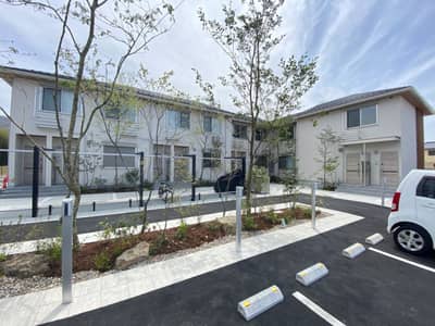 ガーデニングでお洒落に、EV車用の設備も搭載。