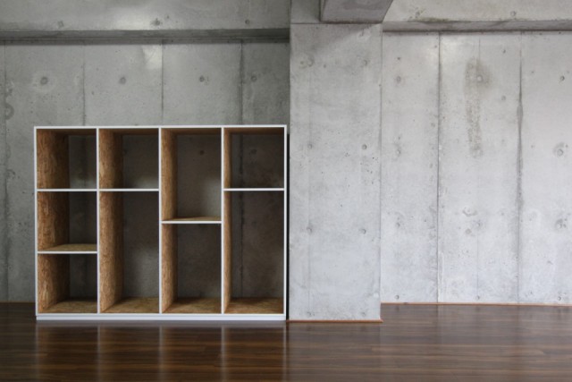 収納棚は可動式で壁面への配置も可能