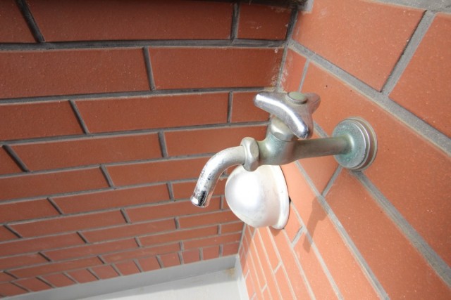 ベランダには水栓もついていて便利。