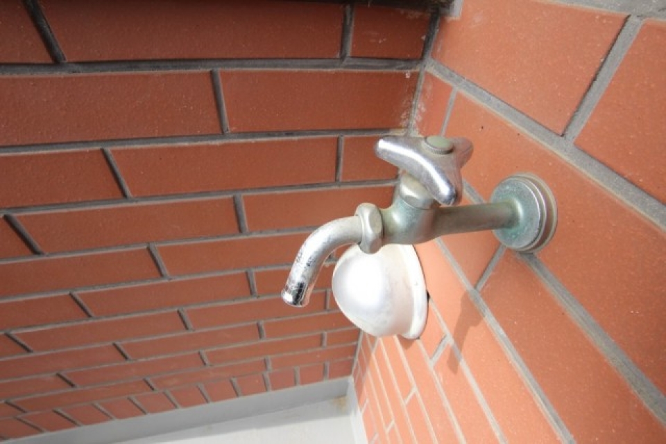 ベランダには水栓もついていて便利。