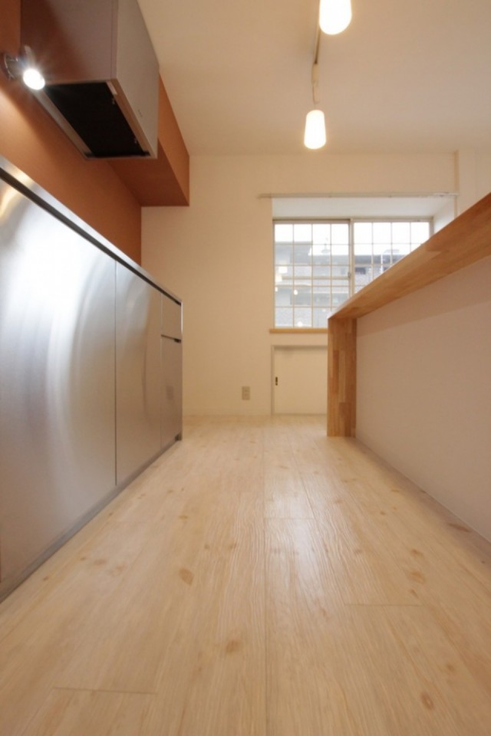 キッチンの扉は凹凸がなく、無駄のないデザイン。
