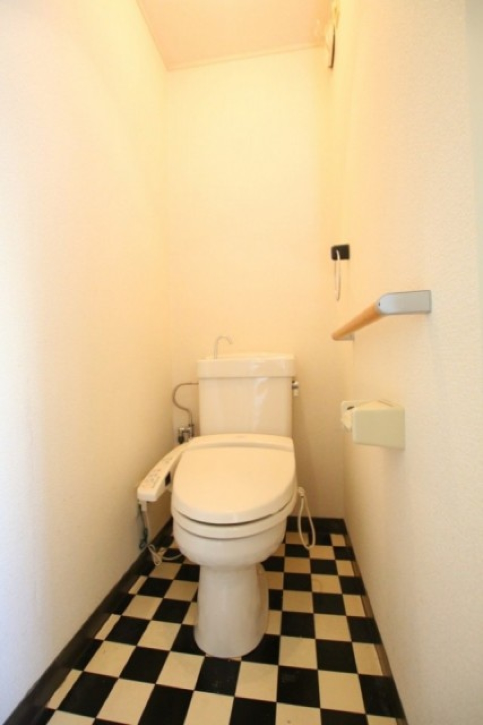 チェスフローリングのトイレ。他の水回りは汚くて載せられません。