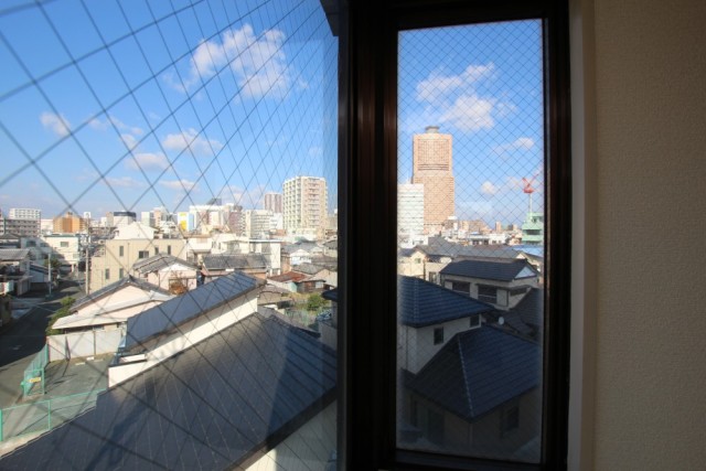 三角の出窓スペースからバッチリ見える浜松シンボル。