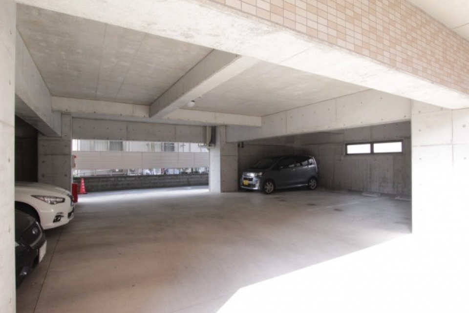 運が良ければ1階ピロティの駐車場も確保可能（別料金）。