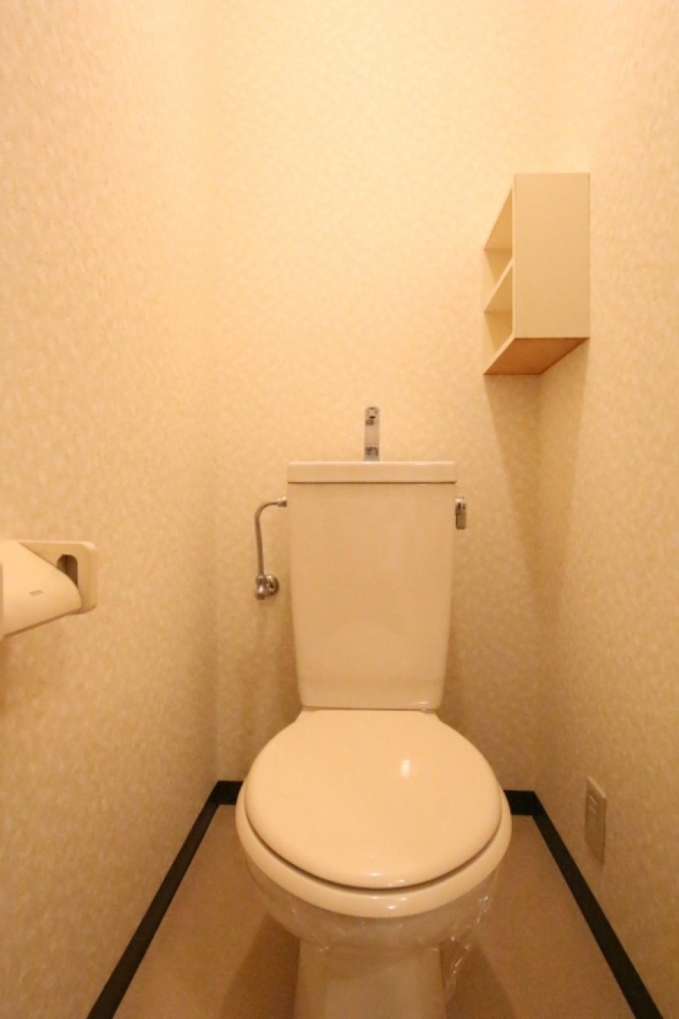 電源コンセントがあるからシャワートイレは設置可能。