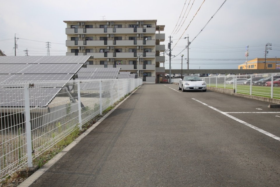 共有エントランスまでの道が長い！