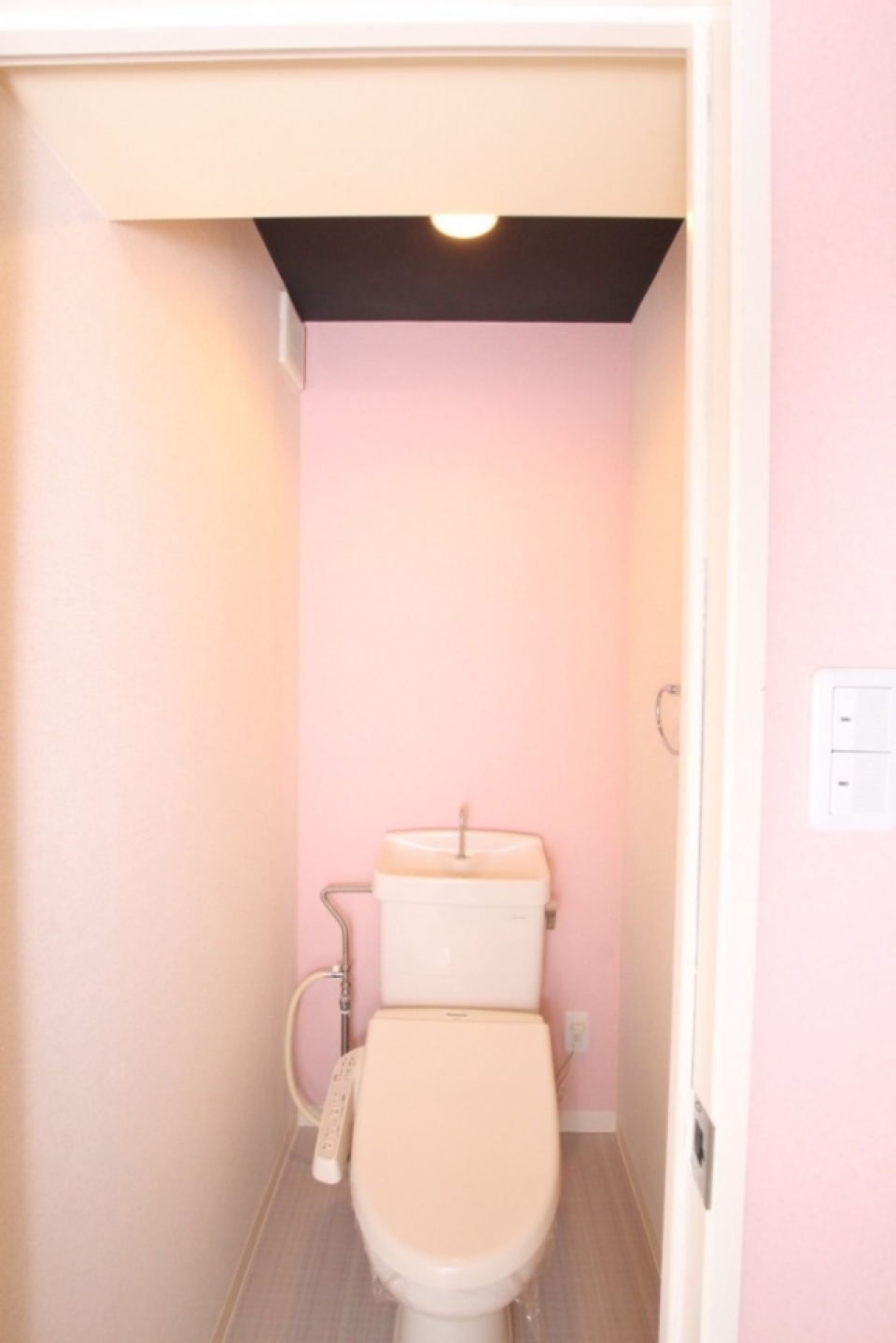 更にトイレ内も同様PINK色。