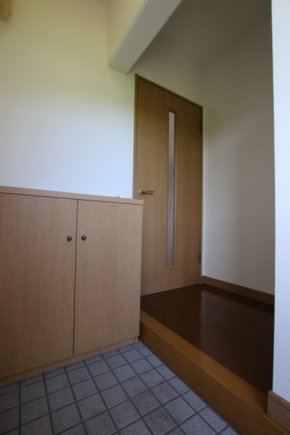 玄関とお部屋の間にドアがあるので配達の人にも部屋の中は見えないようになっています