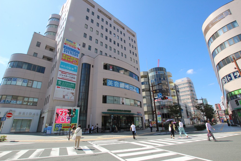 新浜松駅すぐのスタバの上がこの部屋。