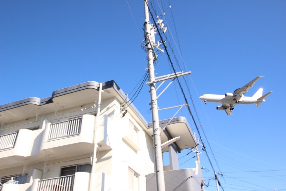 近くに航空自衛隊浜松基地がある。A-WAXが時折通る。