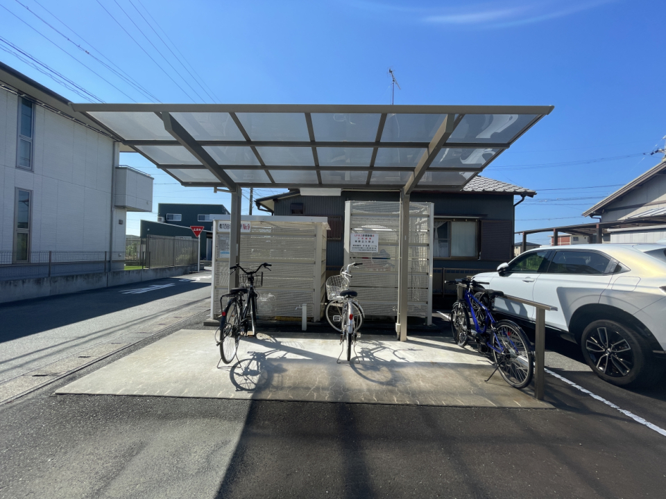 駐車場の片隅に駐輪場