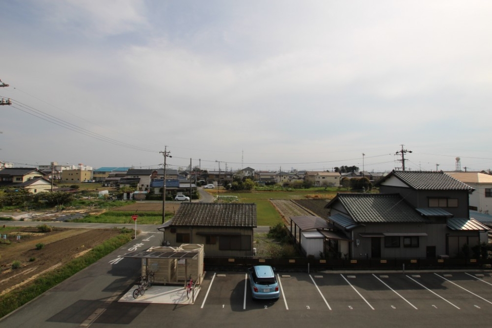 田畑に囲まれた静かな住環境。