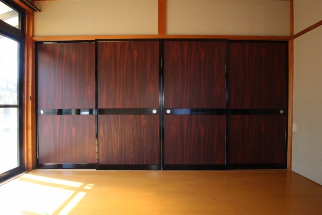 洋室２間はこの４枚の戸で区切られている。