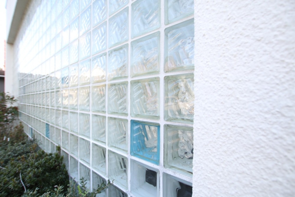 現代の建物では使用頻度が減ったガラスブロック。
