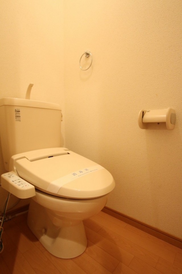 トイレは、シンプル＆コンパクト。