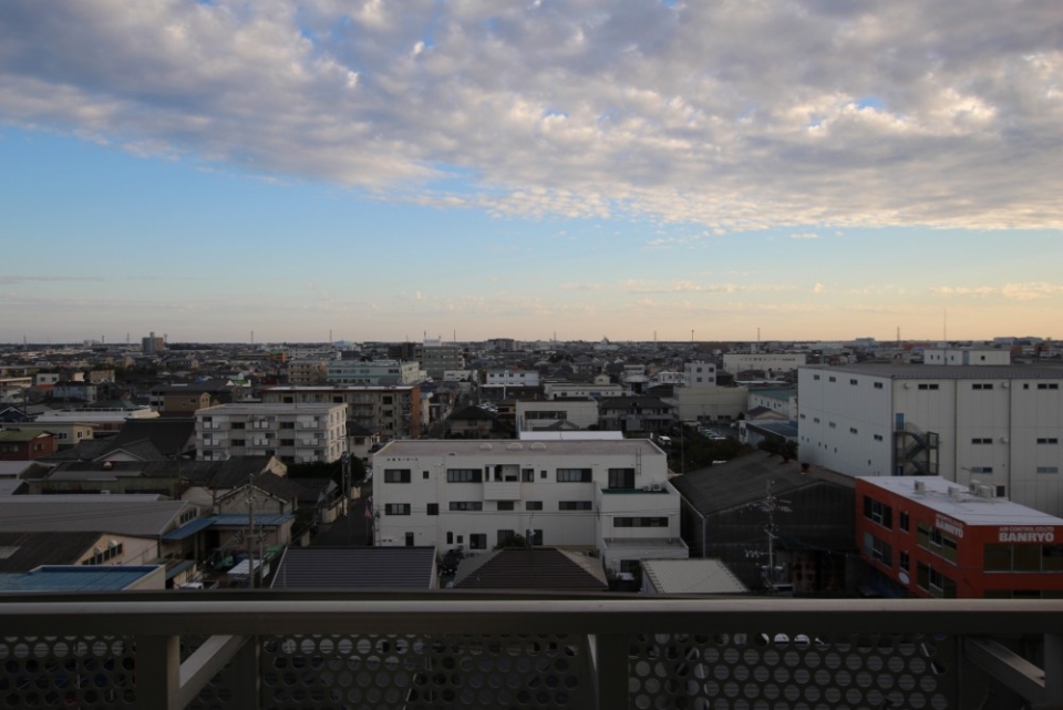 開けた眺めが贅沢な８階のお部屋