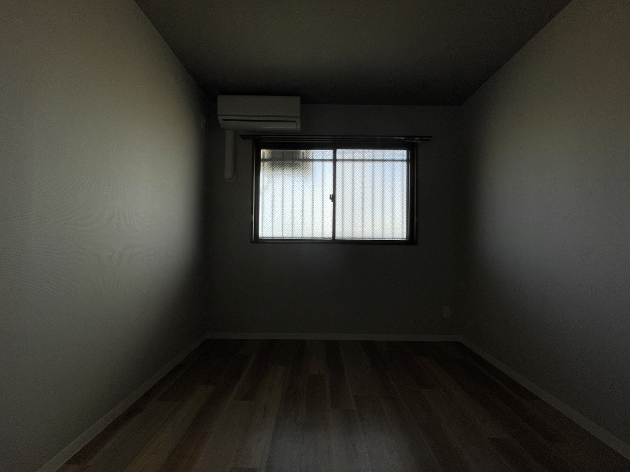 照明がなかったので暗いですがエアコン付きです。是非360&deg;でご覧ください！