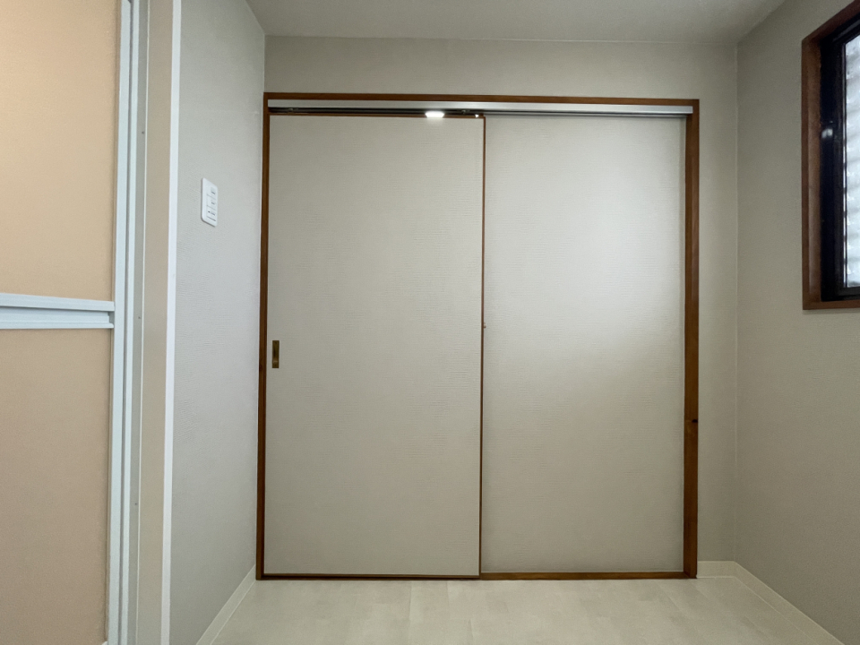 洗面の引き戸は昔の儘って感じですね