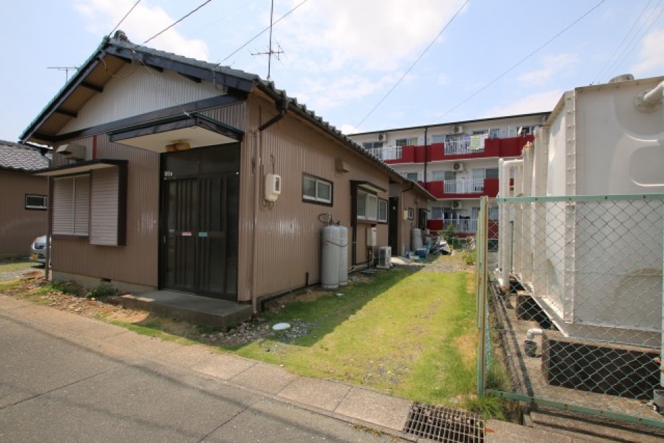 建物横駐車スペース