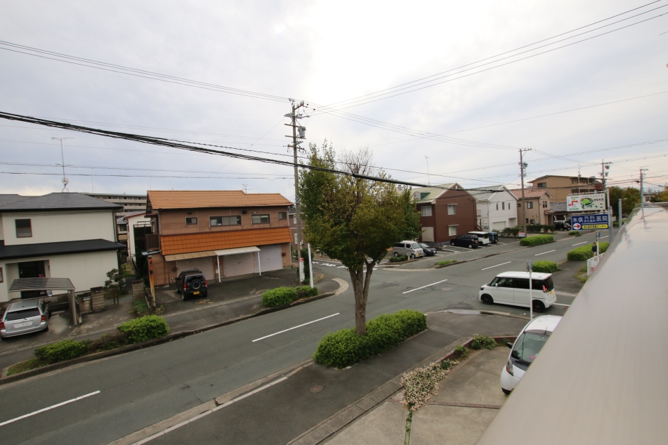 南面道路だから日当たりは十分に確保されております。