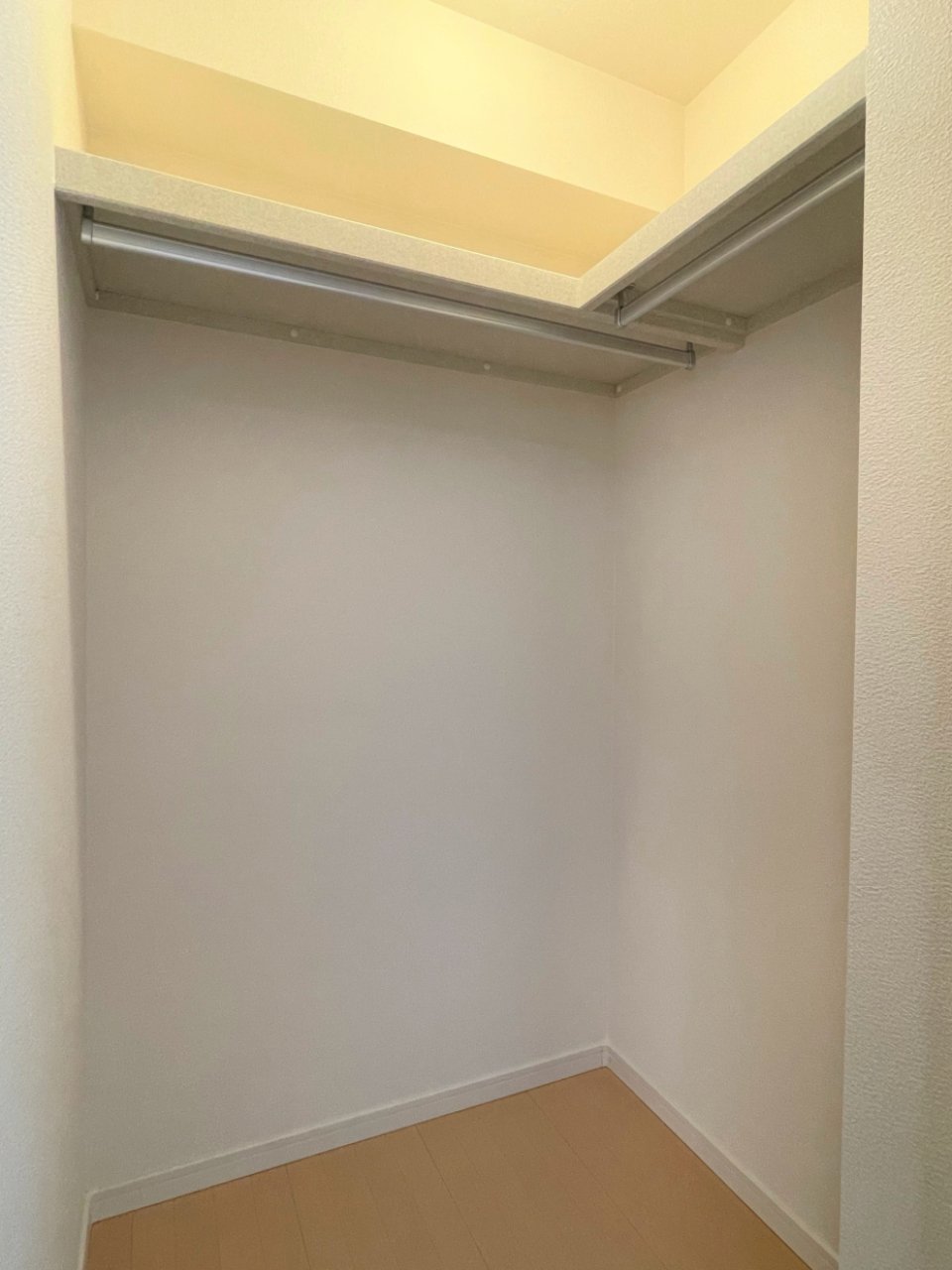 L字にハンガーポールが付いています
