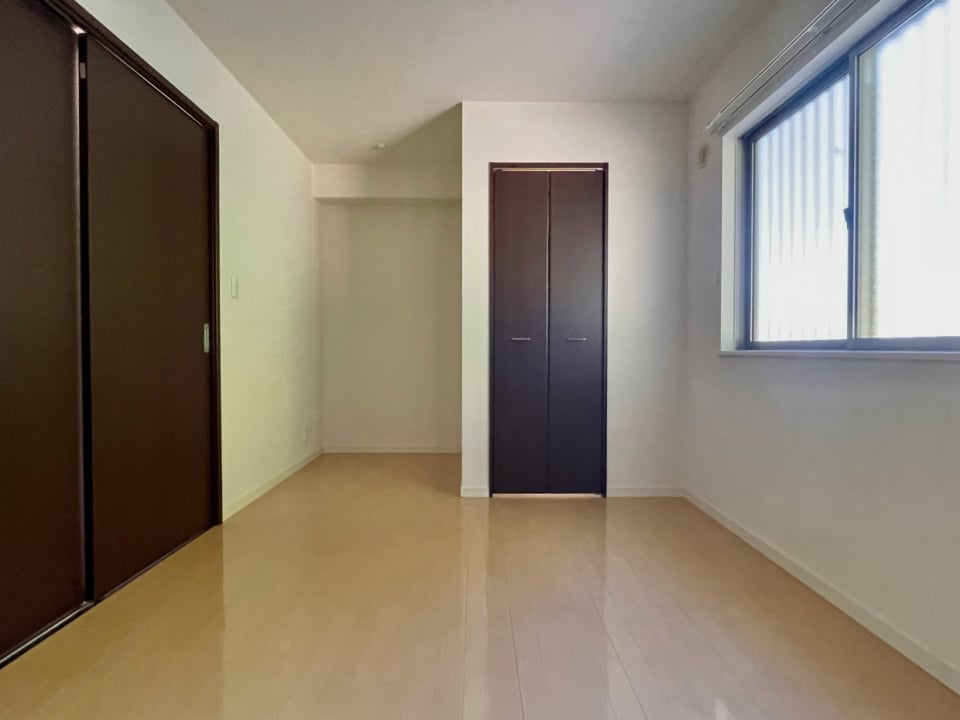 扉の奥がウォークインクローゼットです