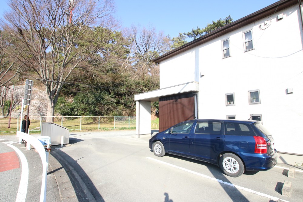 目の前が都会のオアシス、牛山公園です。