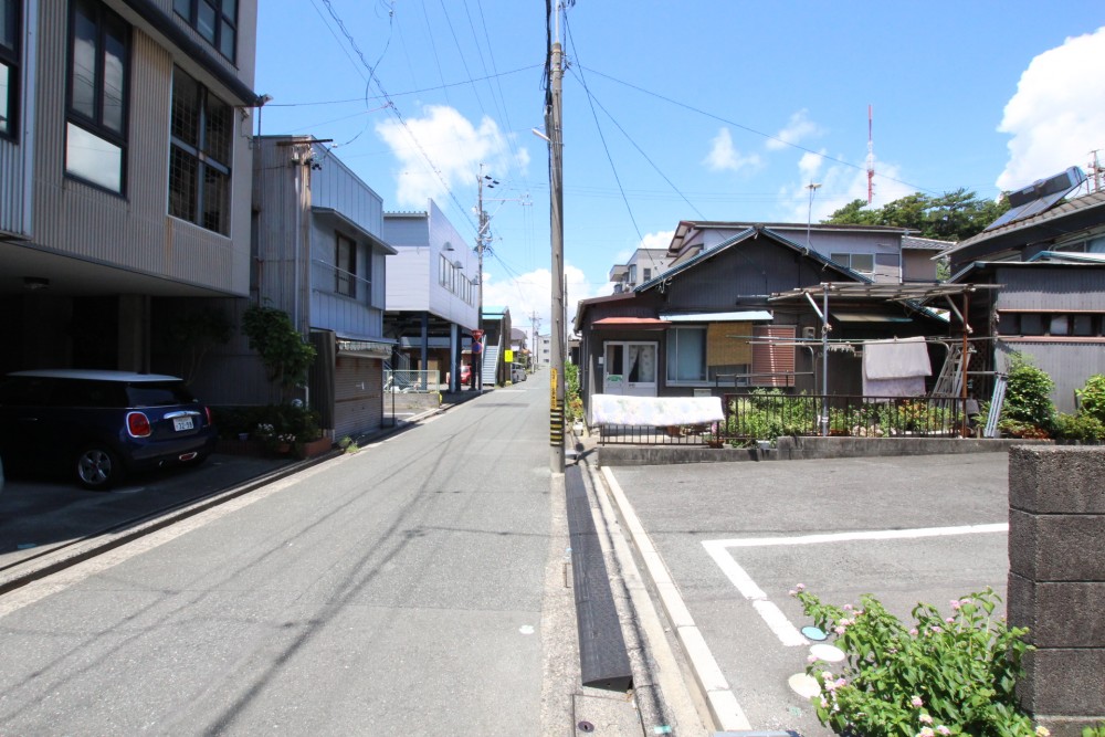 周辺道路は一方通行や細い道が多いのでご注意を！