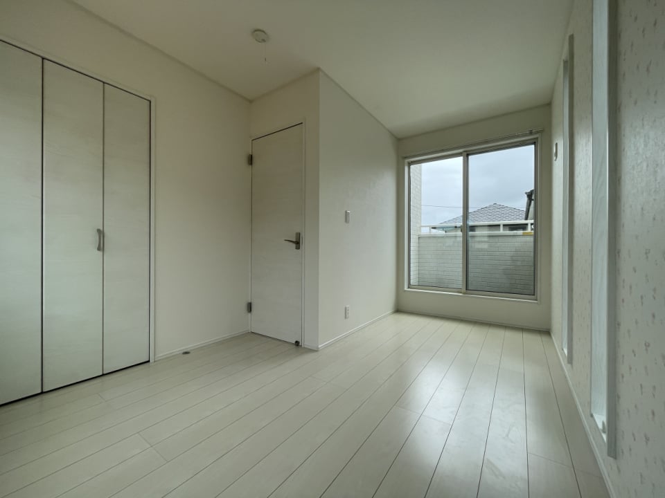 北側にあるのが5.7帖のお部屋