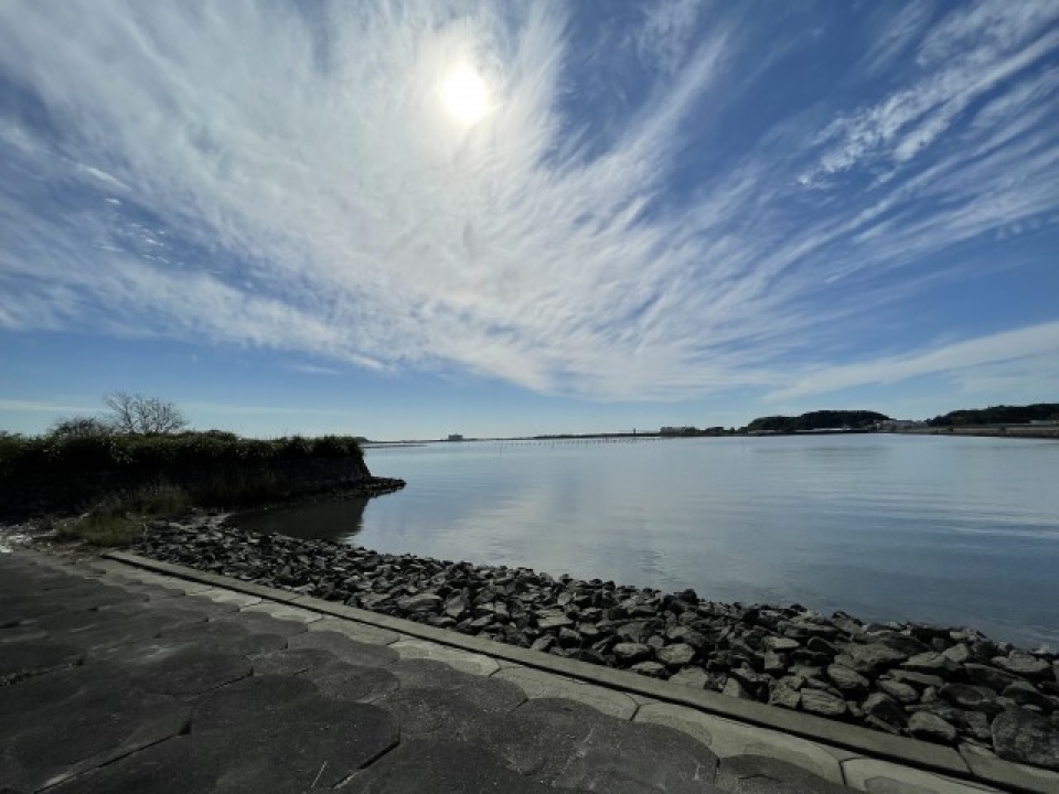 土地の南側に浜名湖！湖岸の整備もされています。