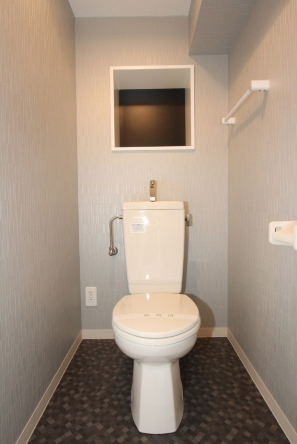 トイレは壁紙の演出で大人っぽい空間