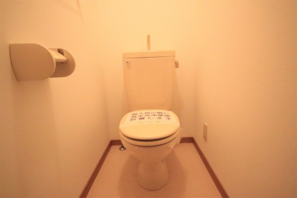 シンプルなトイレ。