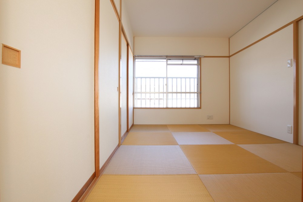 和室はお洒落な琉球畳を使用。