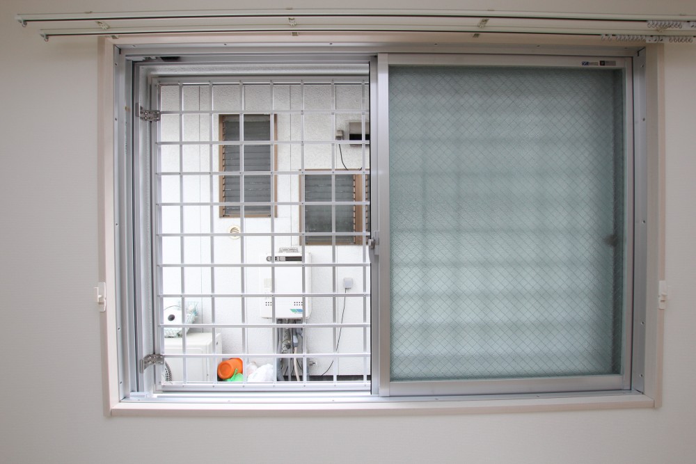角部屋の特権、＋αの窓も防犯面の配慮がされている。