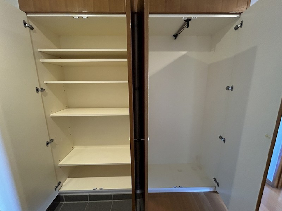 玄関にも大きな収納