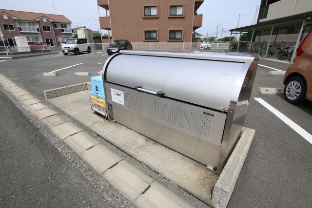 敷地内にゴミ置き場があるのも嬉しいポイント