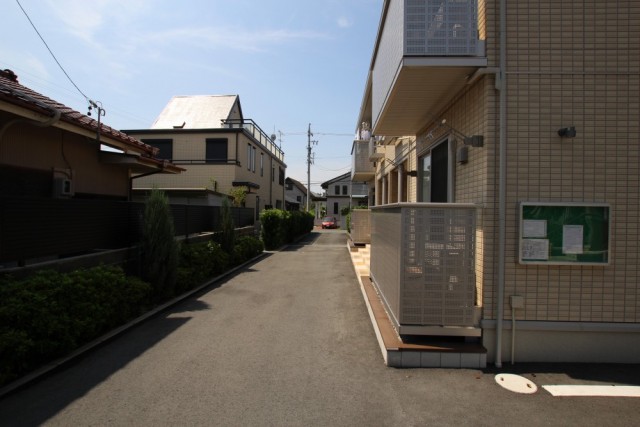 建物進入路が少し狭いのでご確認を。