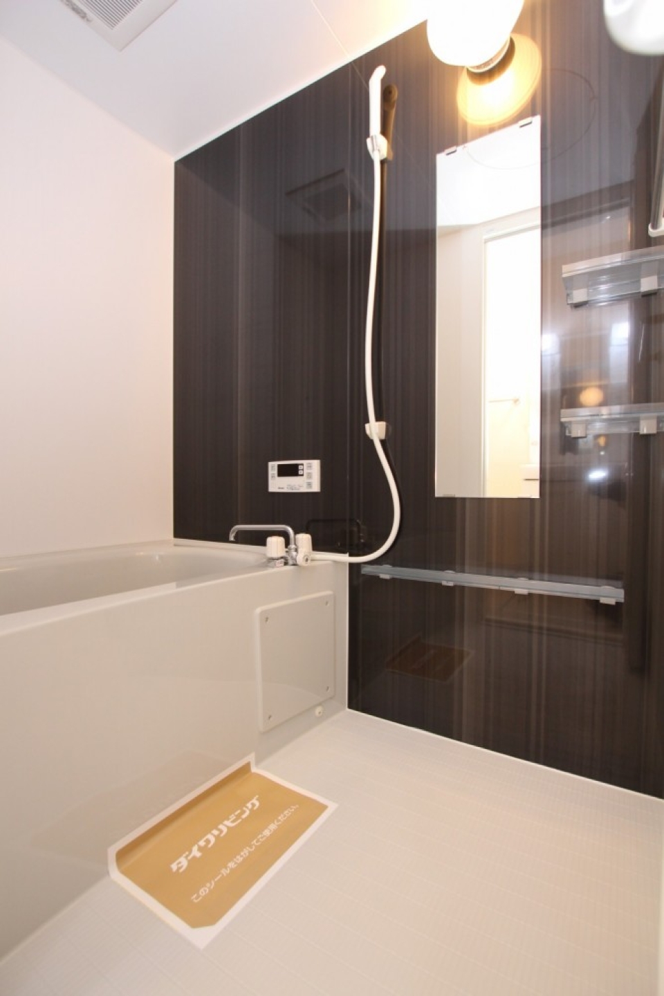 浴室は、シンプルスタイリッシュデザイン。