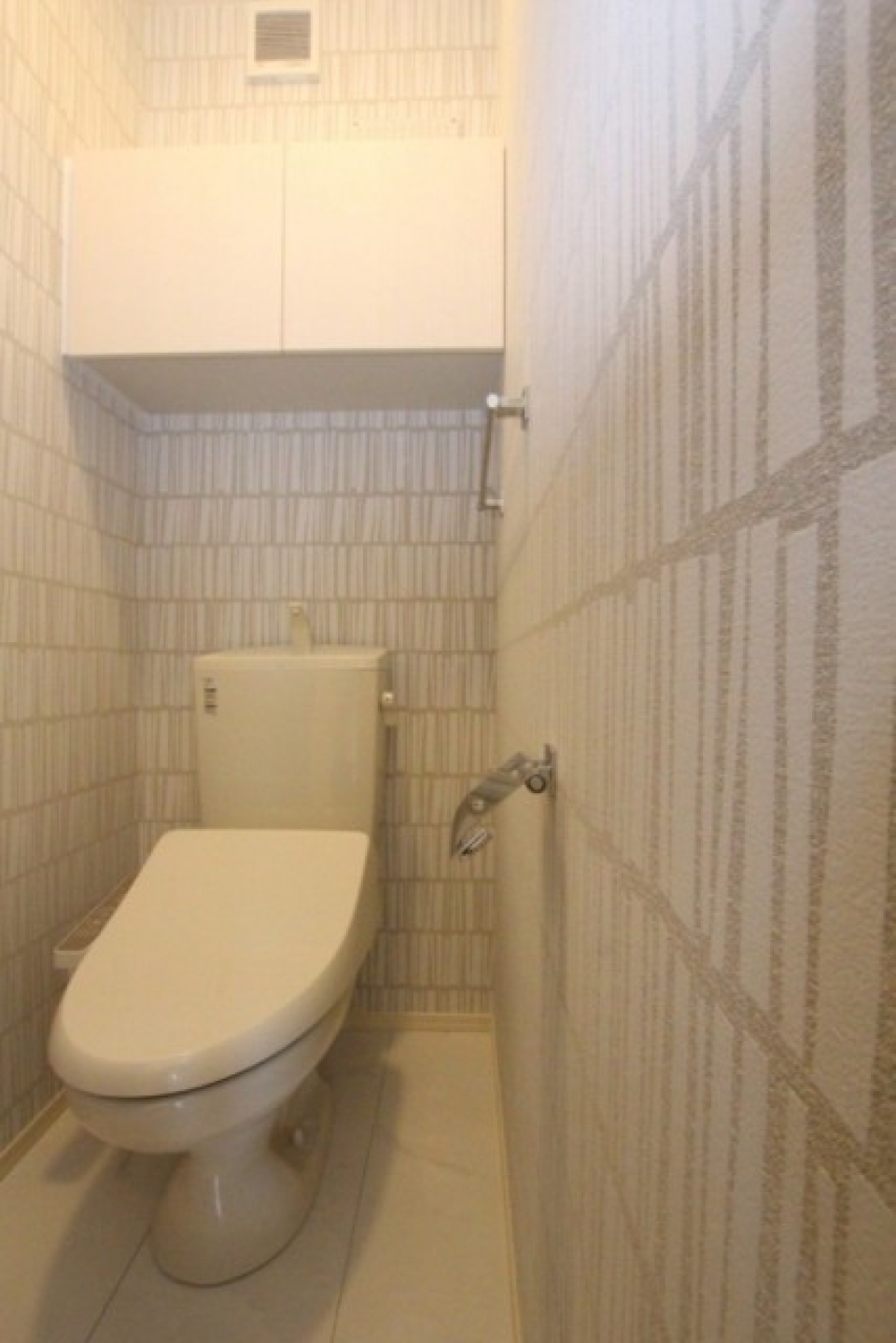 トイレの小さなスペースにこそ壁紙でインパクトを