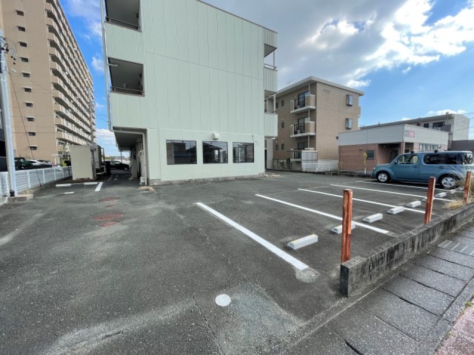建物前が駐車スペースです（空き要確認）。