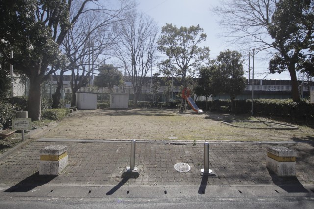 建物の目の前には公園がありました